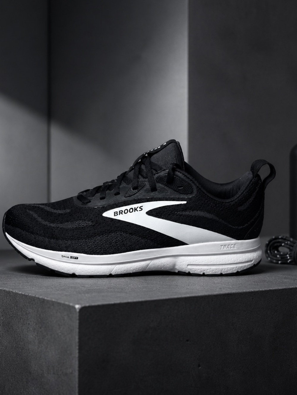 Brooks Trace 4 Women size 11.5 Black and White Athletic Running Shoe new in box